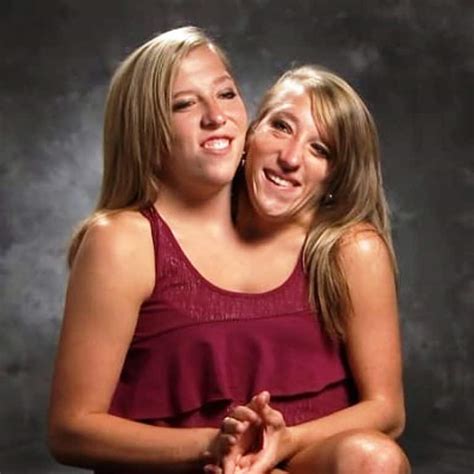 abby and brittany hensel are they married